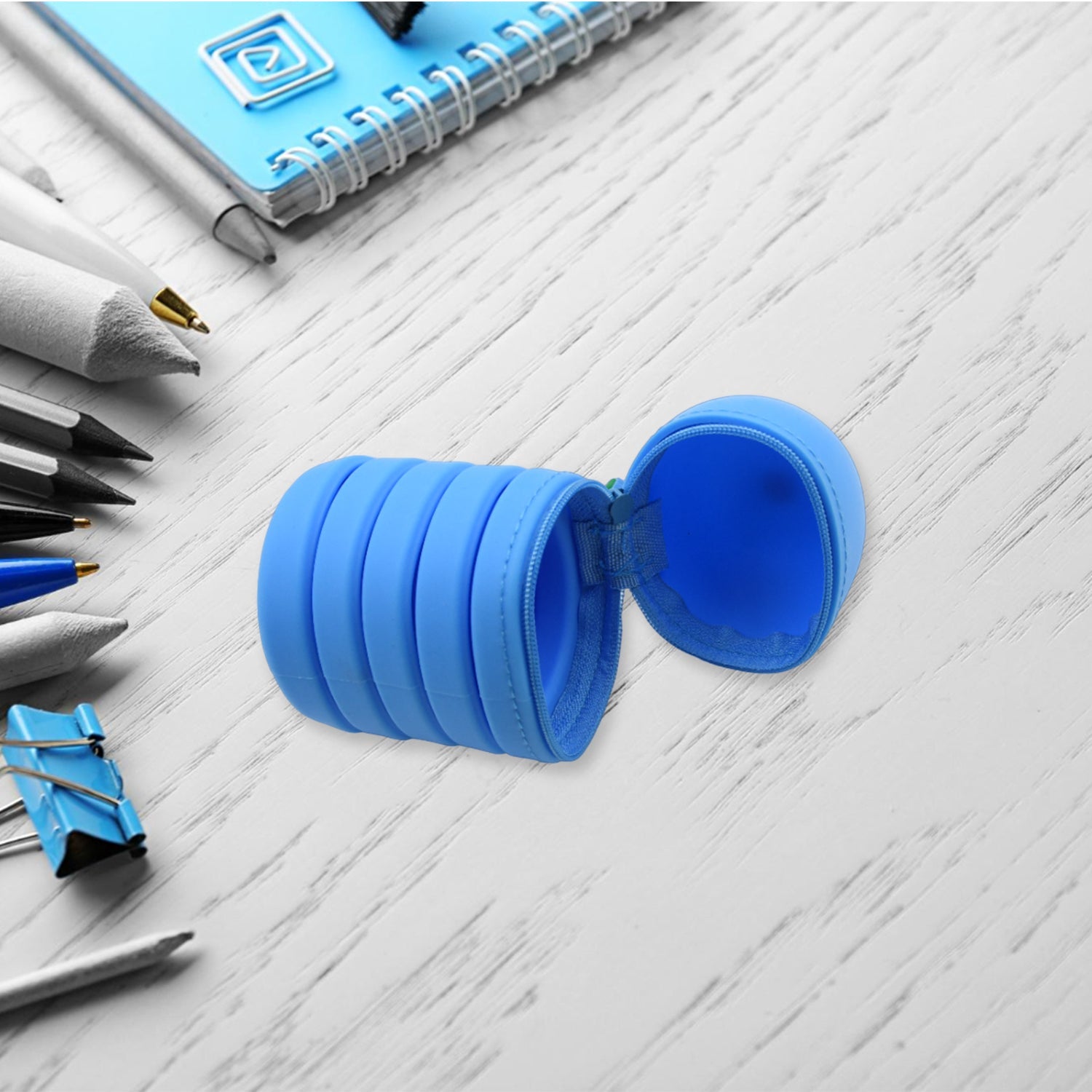 Clear silicone pencil case with zipper, ideal for kids and adults Clear silicone pencil case with zipper, ideal for kids and adults